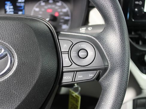 Used 2025 Toyota Corolla Cross L FWD image 21