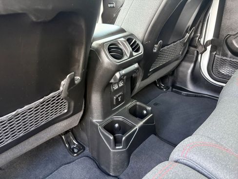 Used 2025 Jeep Wrangler Unlimited Rubicon AWD/4WD image 22
