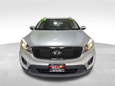 Used 2018 Kia Sorento AWD image 2