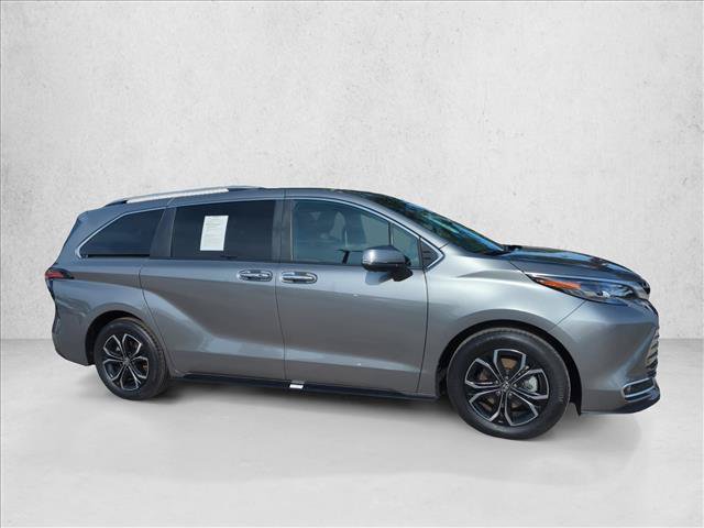 Used 2026 Toyota Sienna Platinum AWD/4WD image 4