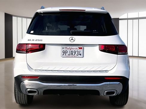 Used 2023 Mercedes-Benz GLB 250 w/ Premium Package image 5