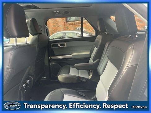 Used 2022 Ford Explorer XLT w/ Equipment Group 202A image 11