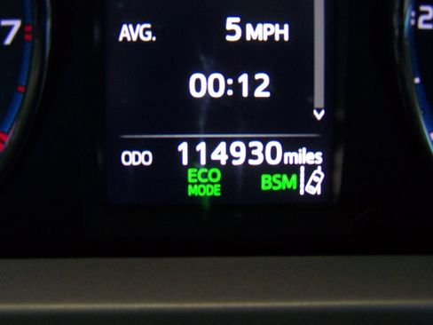 Used 2018 Toyota RAV4 Limited image 8