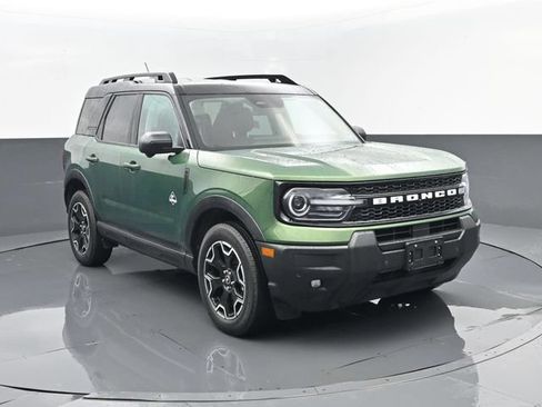Used 2025 Ford Bronco Sport Outer Banks w/ Outer Banks Tech Package+ AWD/4WD image 3