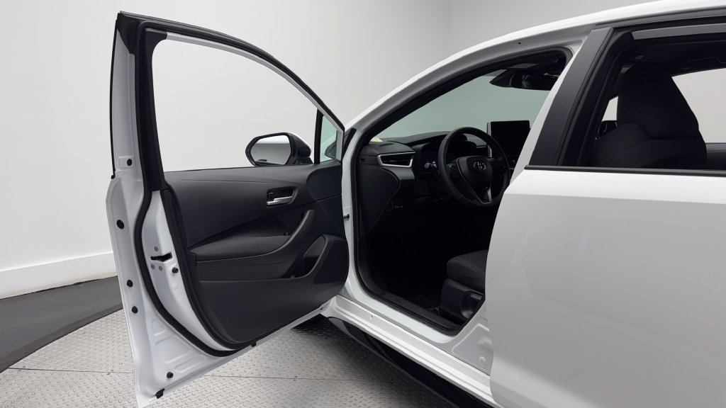 Certified 2026 Toyota Corolla SE w/ SE Package FWD image 18