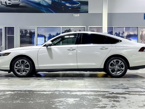 Used 2024 Honda Accord EX image 2