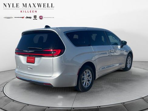 New 2026 Chrysler Pacifica Select image 16
