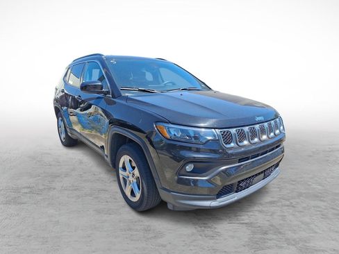 Used 2024 Jeep Compass Latitude AWD/4WD image 2