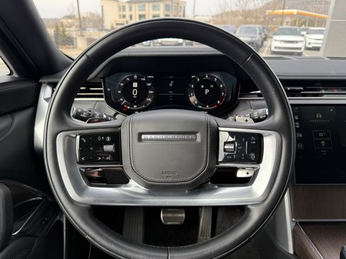 Certified 2025 Land Rover Range Rover SE image 30