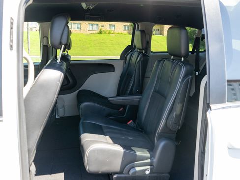 Used 2019 Dodge Grand Caravan SXT FWD image 27