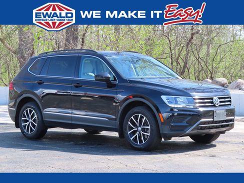 Used 2021 Volkswagen Tiguan SE w/ Panoramic Sunroof Package image 1