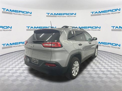 Used 2016 Jeep Cherokee Sport image 5