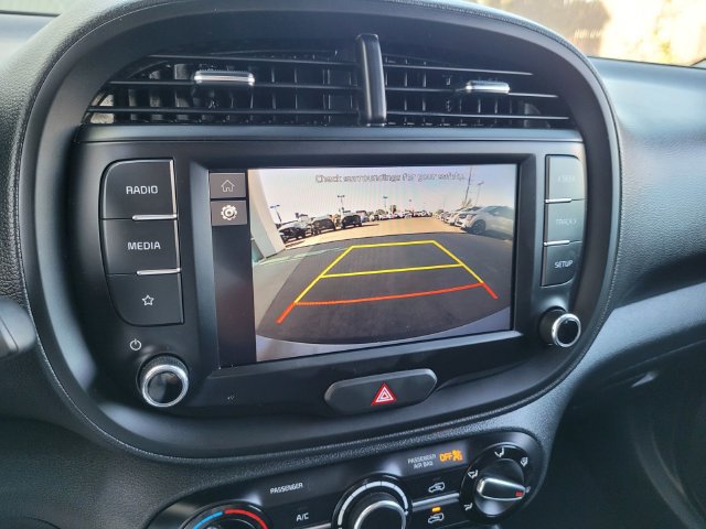 Certified 2025 Kia Soul LX w/ LX Technology Package FWD image 19
