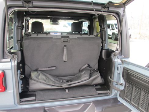 Used 2024 Jeep Wrangler Sport S image 12