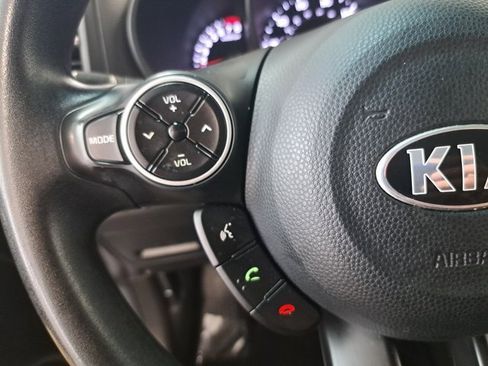 Used 2018 Kia Soul image 19