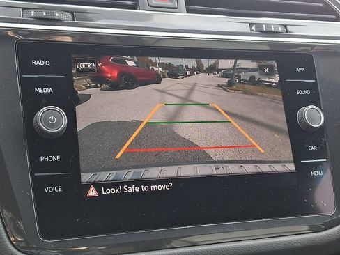 Used 2021 Volkswagen Tiguan SE R-Line image 19