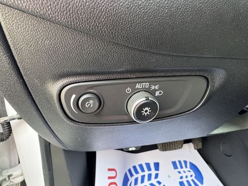 Used 2018 Chevrolet Equinox LT image 14