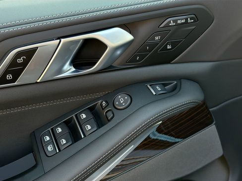 New 2026 BMW X7 xDrive40i w/ M Sport Package image 24