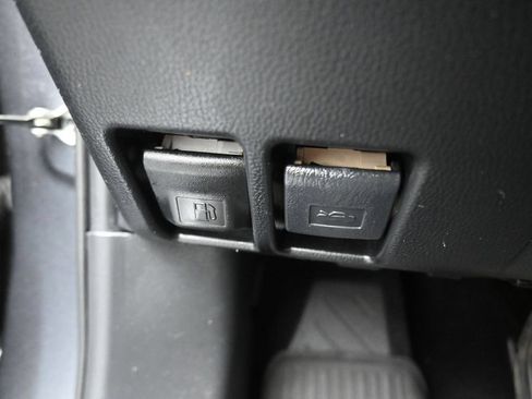 Used 2021 Toyota RAV4 LE FWD image 25