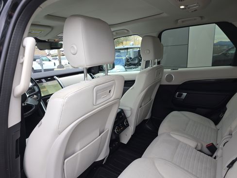 Used 2021 Land Rover Discovery S image 16