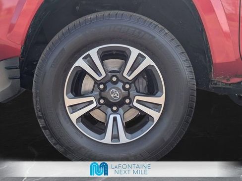 Used 2017 Toyota Tacoma TRD Sport AWD/4WD image 31