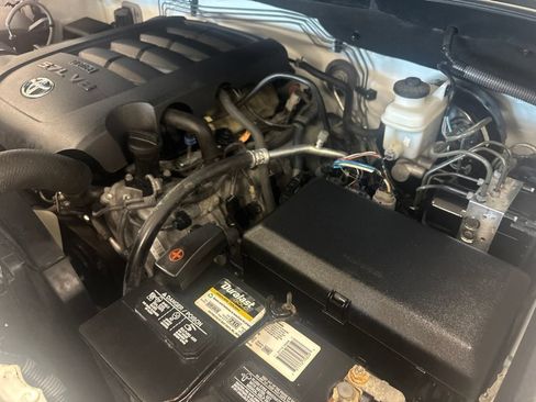 Used 2017 Toyota Tundra SR5 w/ TRD Off Road Package AWD/4WD image 44