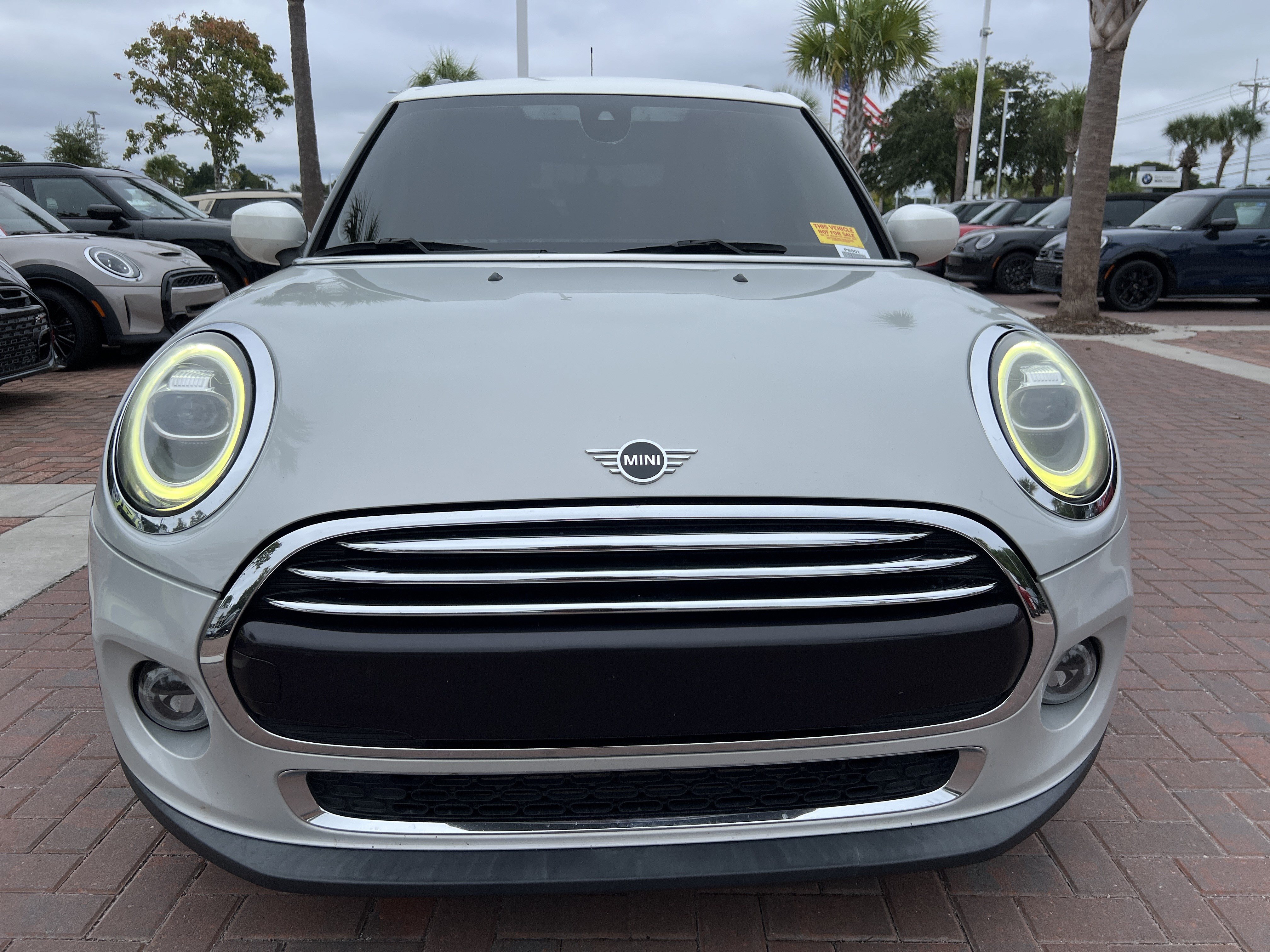 Used 2020 MINI Cooper 4-Door Hardtop w/ Premium Package FWD image 3