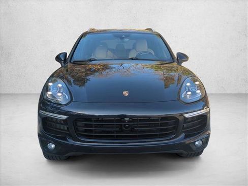 Used 2018 Porsche Cayenne S image 2