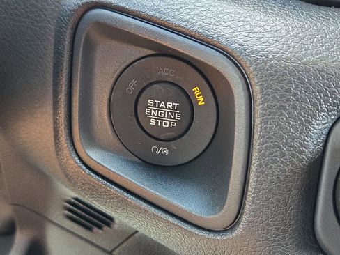 New 2025 Jeep Gladiator Sport image 28