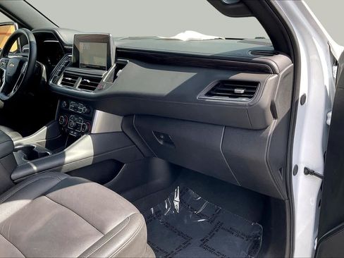Used 2024 Chevrolet Suburban LT RWD image 16