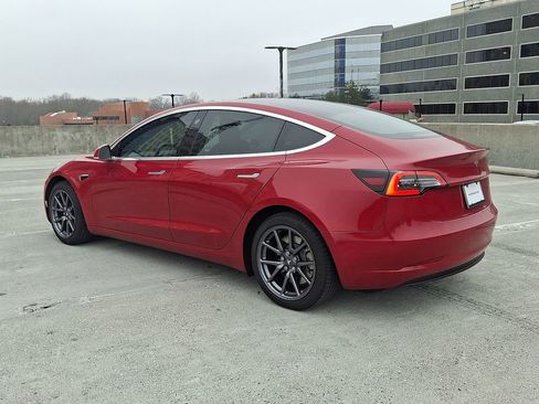 Used 2019 Tesla Model 3 Standard Range image 3
