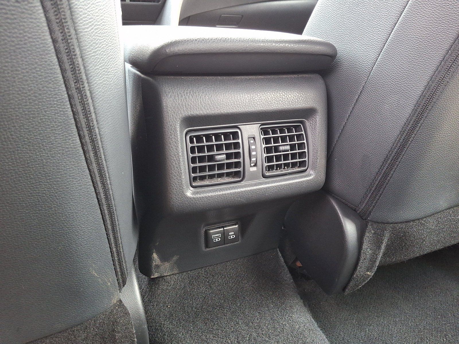 Used 2025 Toyota Camry SE FWD image 12