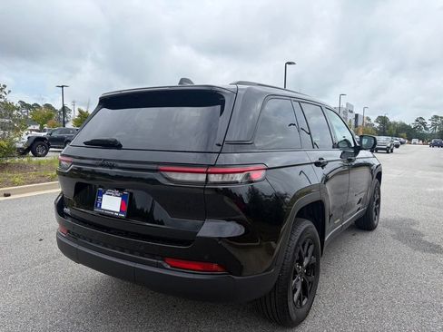Used 2024 Hyundai Venue SE FWD image 6