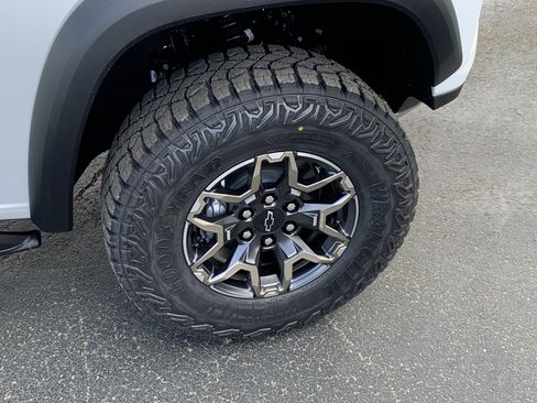 New 2026 Chevrolet Colorado ZR2 w/ Technology Package AWD/4WD image 32