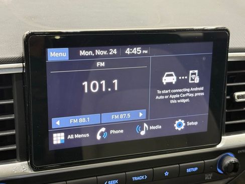 Used 2023 Hyundai Venue SEL image 34