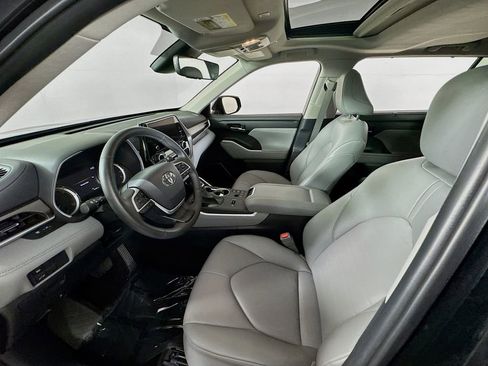 Certified 2024 Toyota Highlander XLE image 13