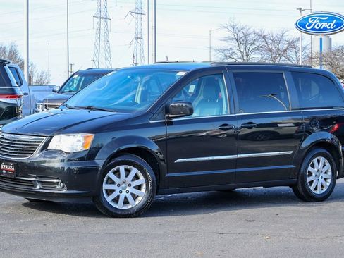 Used 2014 Chrysler Town & Country Touring FWD image 14