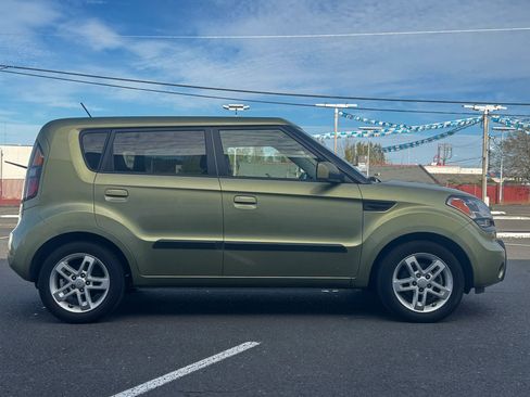Used 2010 Kia Soul + w/ Audio Pkg image 3