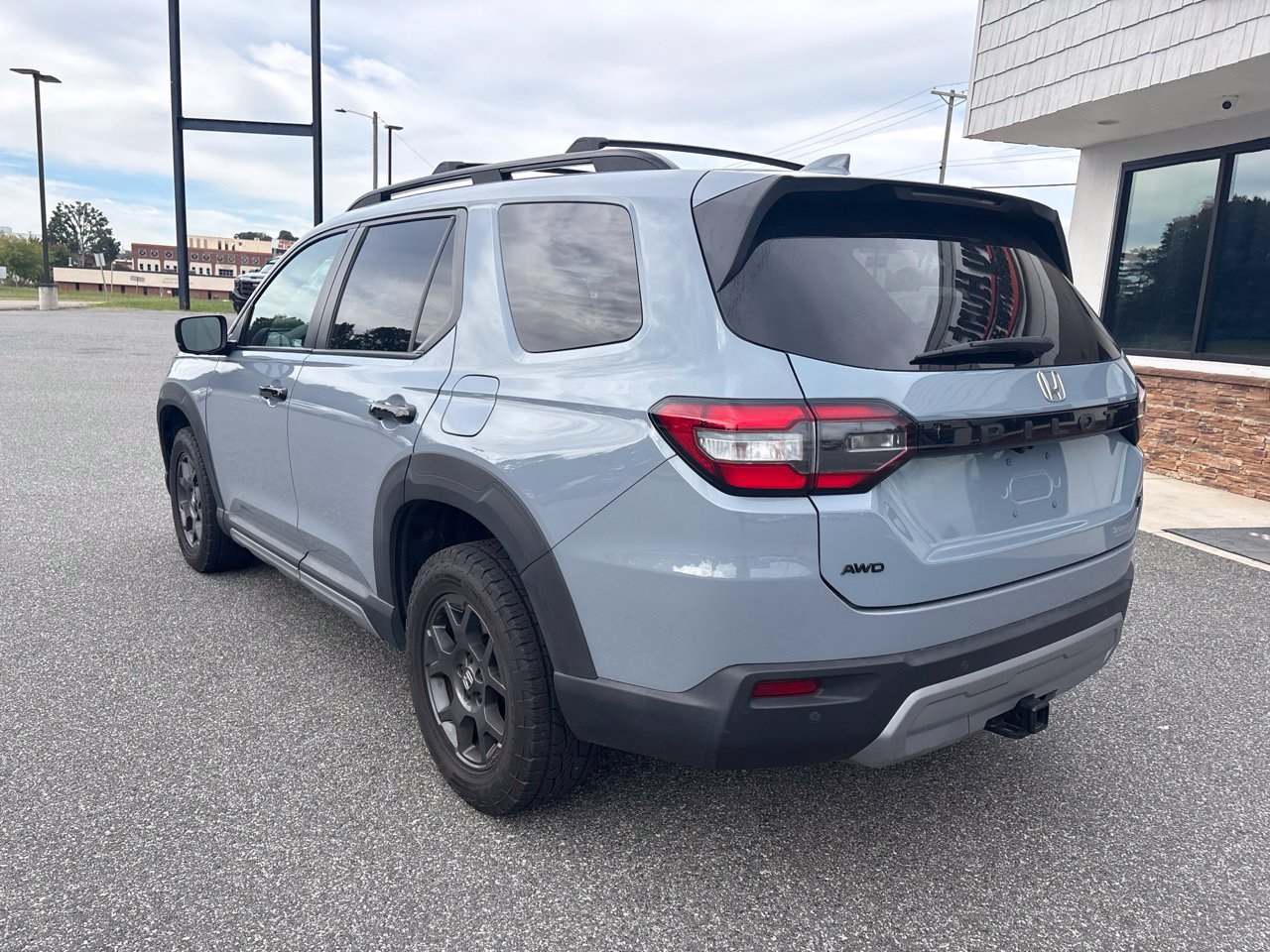 Used 2023 Honda Pilot TrailSport image 6