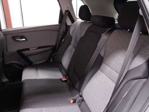 Used 2023 Nissan Rogue SV image 16