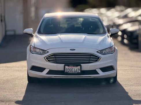 Used 2018 Ford Fusion SE FWD image 4