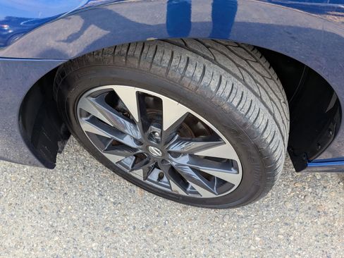 Used 2018 Nissan Sentra SR image 11