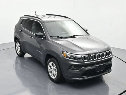 Used 2024 Jeep Compass Latitude AWD/4WD image 29
