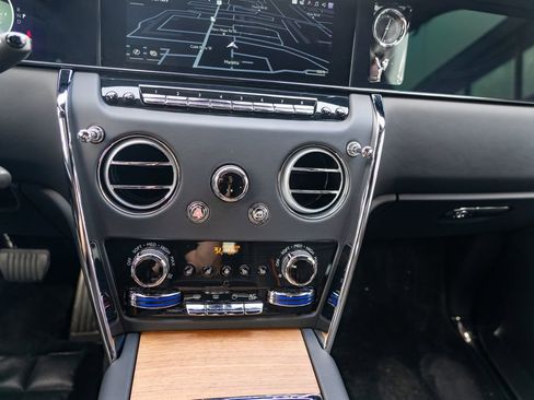 Used 2025 Rolls-Royce Cullinan image 31