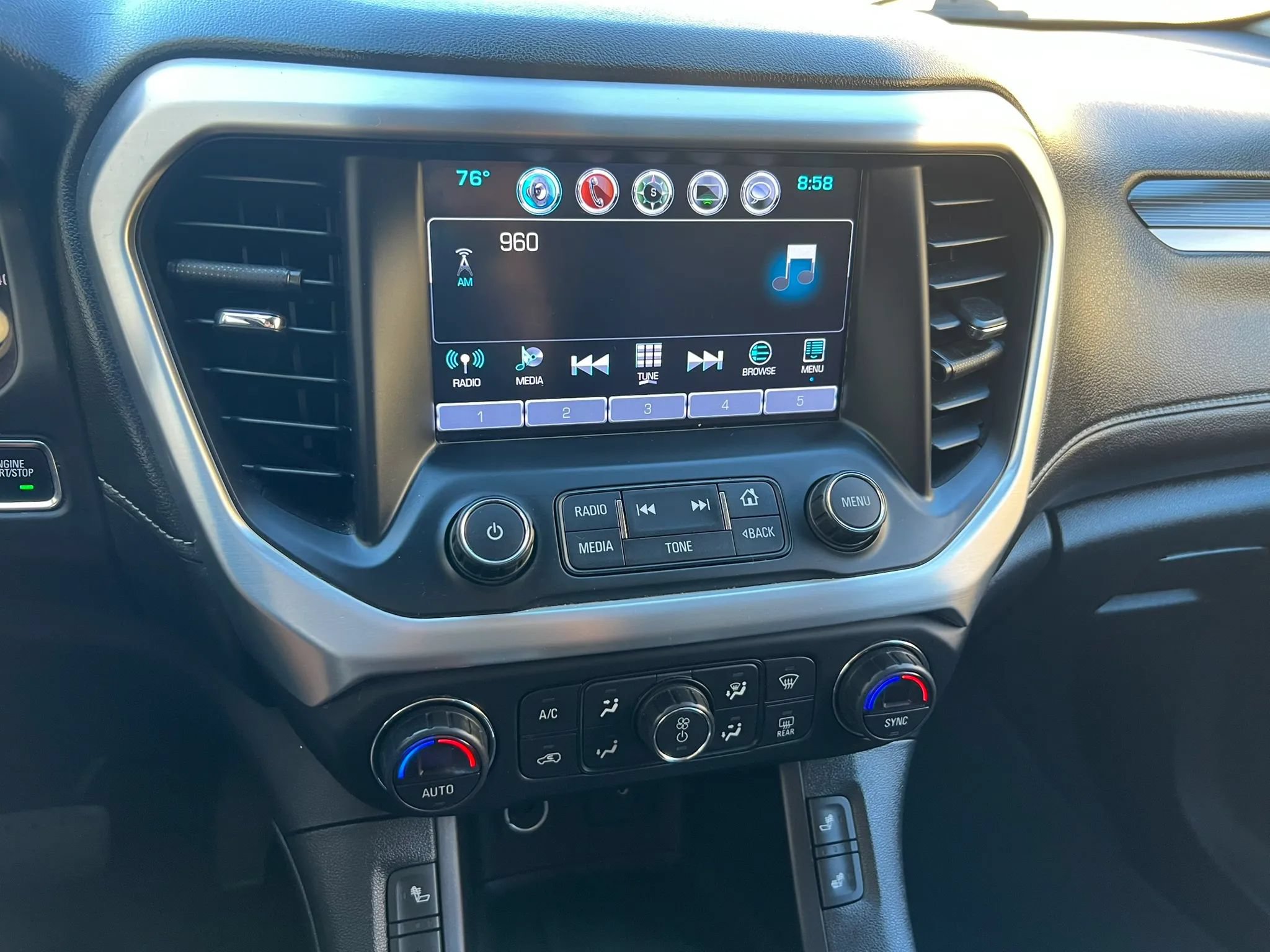 Used 2018 GMC Acadia SLT AWD/4WD image 20