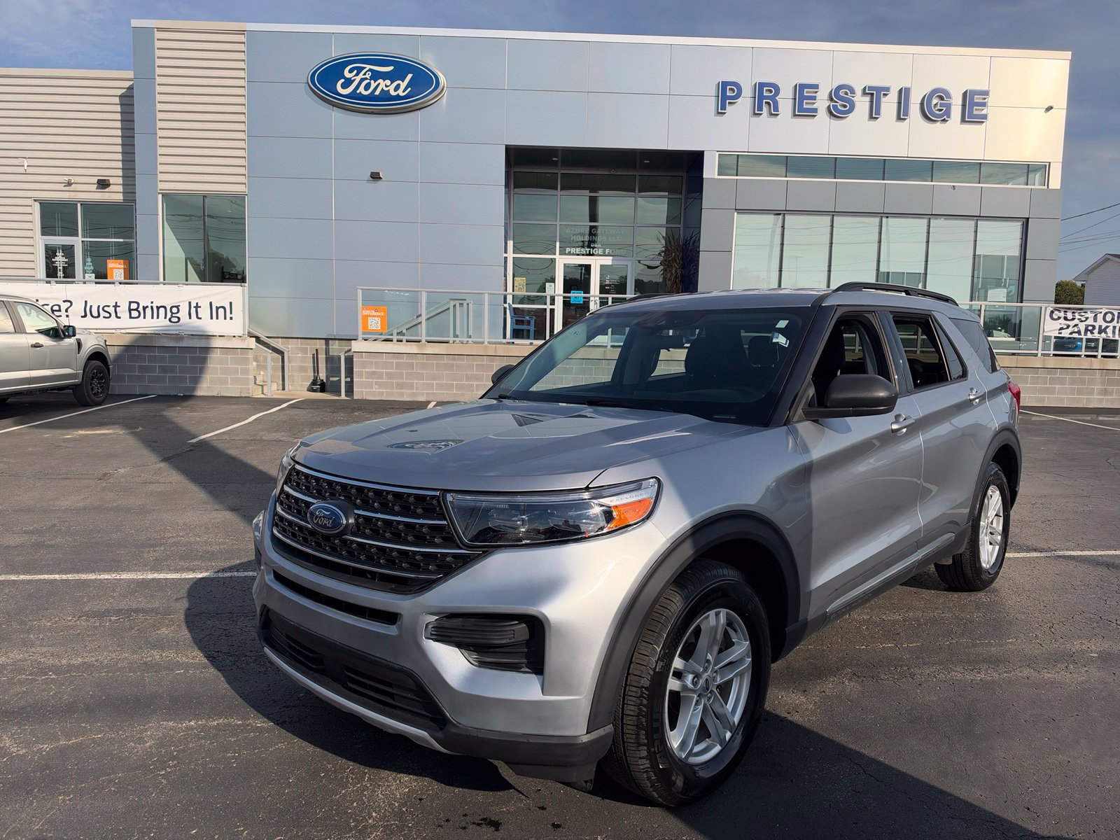 Used 2023 Ford Explorer XLT w/ Class IV Trailer Tow Package AWD/4WD image 1