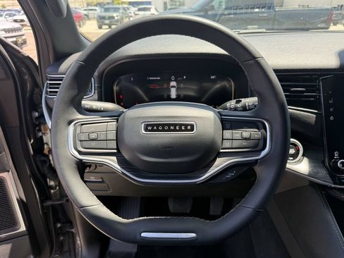 Used 2024 Jeep Wagoneer L Series II w/ Flexible Seating Group AWD/4WD image 14