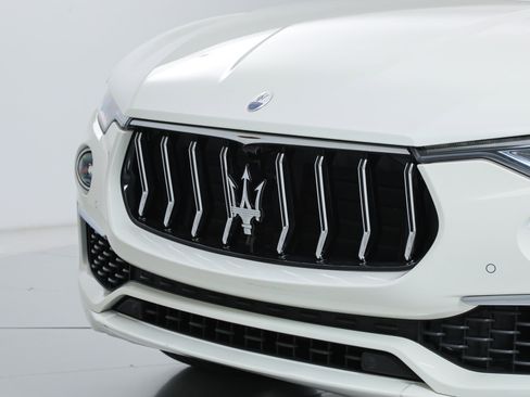 Certified 2022 Maserati Levante GT image 9