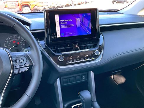 Used 2023 Toyota Corolla Cross LE image 6