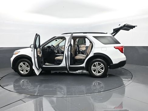 Used 2024 Ford Explorer XLT w/ Equipment Group 202A image 32